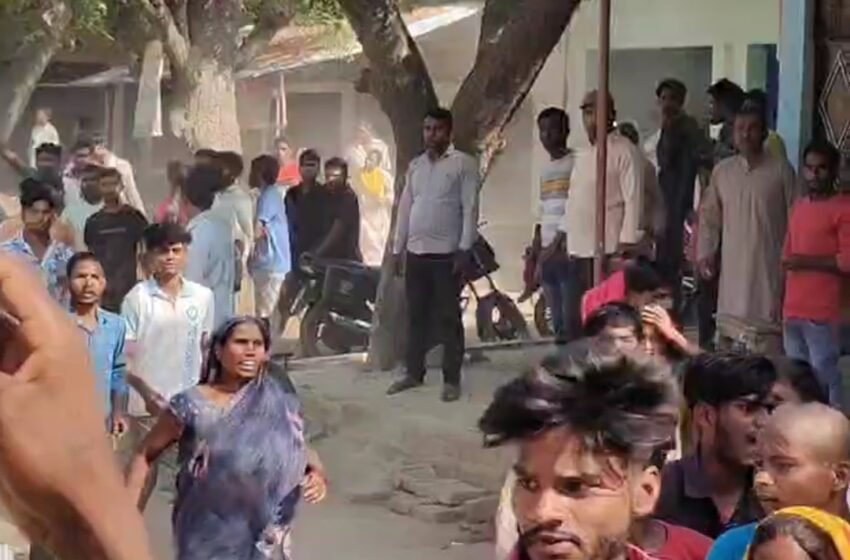  प्रतापगढ़ में महिलाकर्मी की मौत पर गुस्साई भीड़ ने पुलिस पर किया पथराव, CO का सिर फटा