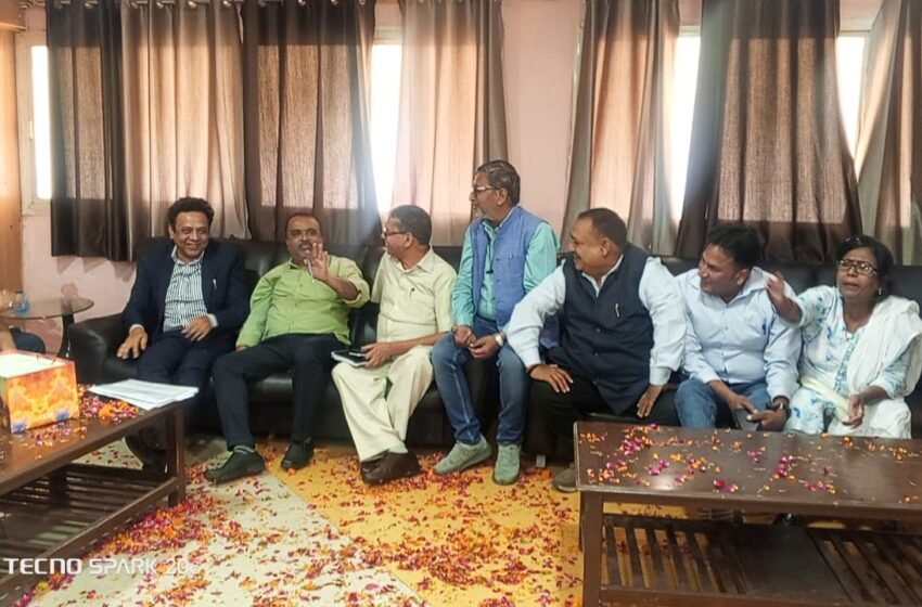  लखनऊ में मान्यता प्राप्त पत्रकारों ने होली मिलन समारोह में उड़ाए प्रेम और सौहार्द्र के रंग