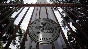  RBI की बड़ी कार्रवाई: तीन बैंकों पर भारी जुर्माना, एक कोऑपरेटिव बैंक का लाइसेंस रद्द