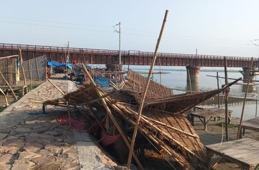  उत्तर प्रदेश के 12 जिलों में तूफानी बारिश का कहर, 19 की मौत, दर्जनों घायल