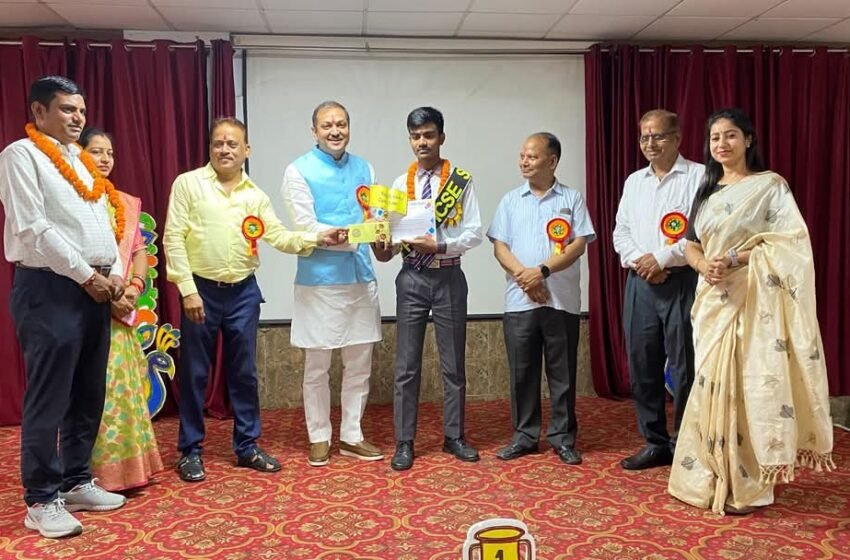  लखनऊ में मेधावी छात्र सम्मान समारोह: प्रतिभाशाली विद्यार्थियों का उत्साहवर्धन !