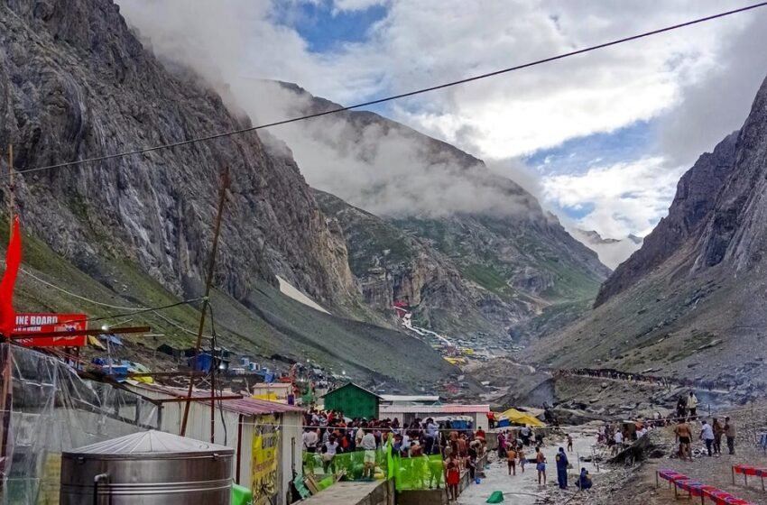  जम्मू-कश्मीर में भारी बारिश के बाद अमरनाथ यात्रा सस्पेंड, बालटाल और पहलगाम में रोके गए तीर्थयात्री