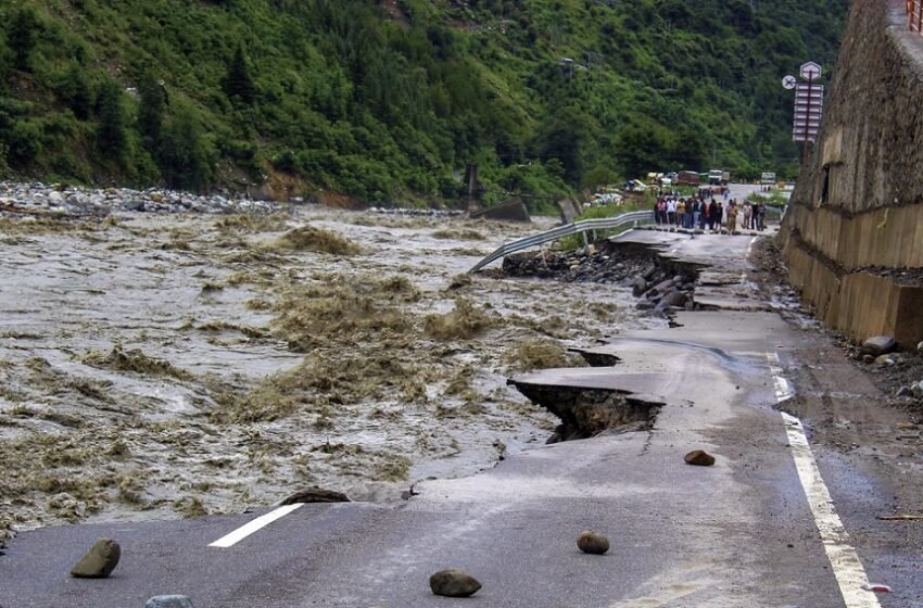 Cloudburst causes havoc in Mandi