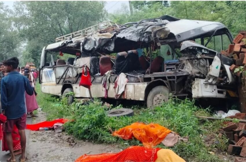 देवघर में बड़ा हादसा, कांवड़ियों की बस और ट्रक में भीषण टक्कर; 18 की मौत, 30 से अधिक घायल