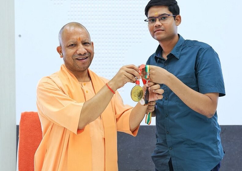  मिहिर श्रीवास्तव ने की CM योगी से मुलाकात, शूटिंग में भारतीय टीम के लिए किया है क्वालीफाई  