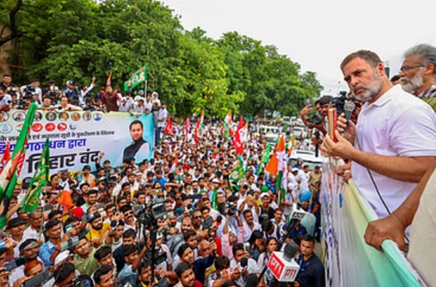 बिहार में हमारे वोटरों की चोरी कर रहा चुनाव आयोग, यही महाराष्ट्र में किया था: राहुल गांधी