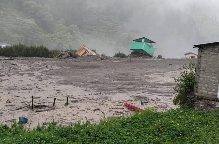  बारिश ने मचाई तबाही: देहरादून और हिमाचल में बाढ़, लापता लोगों की तलाश जारी