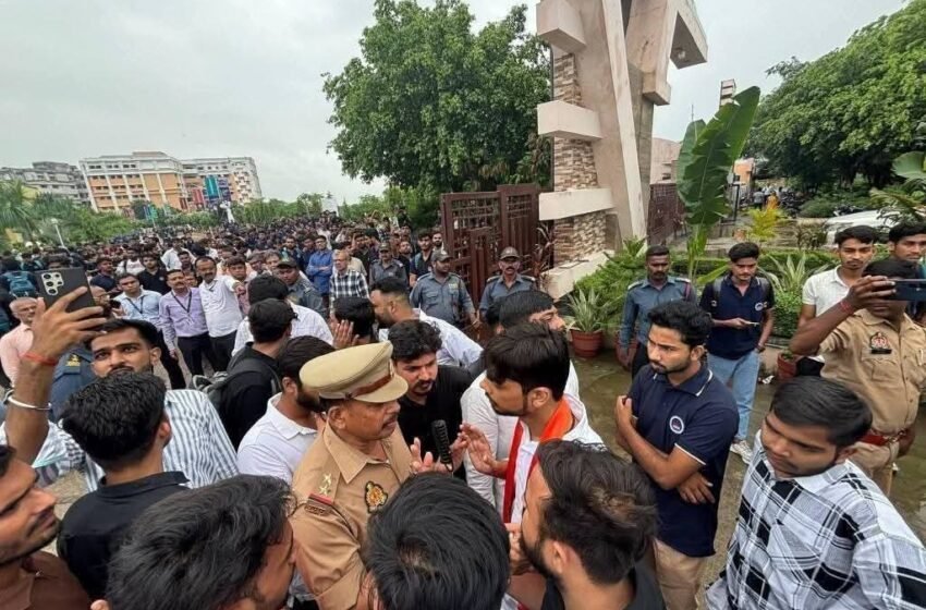  SRMU बवाल के बाद विधानसभा पर ABVP का प्रदर्शन, योगी सरकार को घेरा
