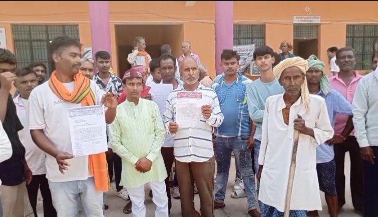  डड़वा गांव में छह महीने से बदहाल रास्ता, ग्रामीणों की बड़ी समस्या