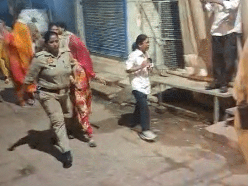  अयोध्या के एक मोहल्ले में सेक्स रैकेट का खुलासा, पुलिस ने किया छापा