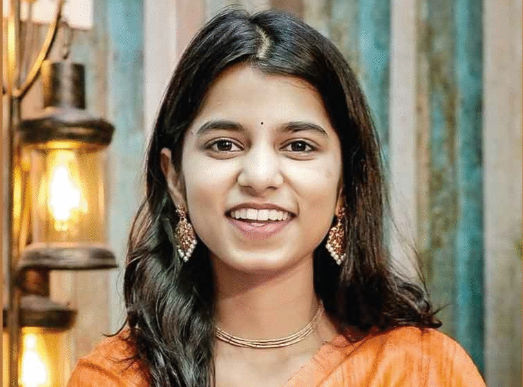  गायिका मैथिली ठाकुर ने अलीनगर सीट से दाखिल किया नामांकन, आरजेडी के विनोद मिश्रा से मुकाबला तय