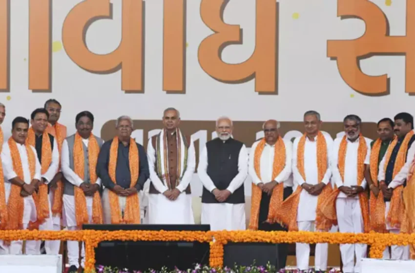  गुजरात में बड़ा सियासी उलटफेर: मंत्रियों का इस्तीफा, मुख्यमंत्री अकेले, नई कैबिनेट कल शपथ