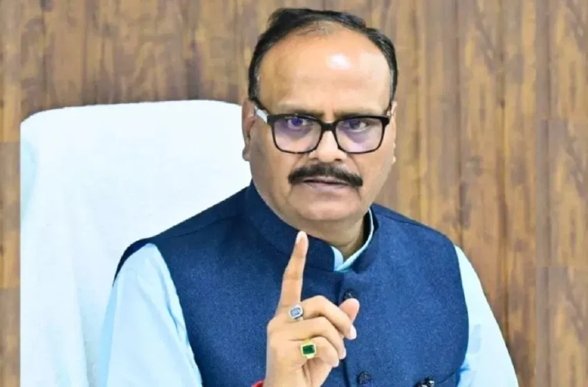  लखनऊ: स्वास्थ्य विभाग में लापरवाही के खिलाफ सख्ती, तीन चिकित्सकों को सेवा से बर्खास्त